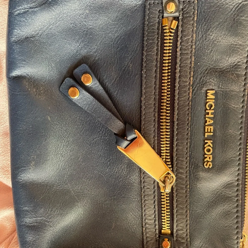 Michael Kors Navy Leather Crossbody Bag - Picture 2 of 6